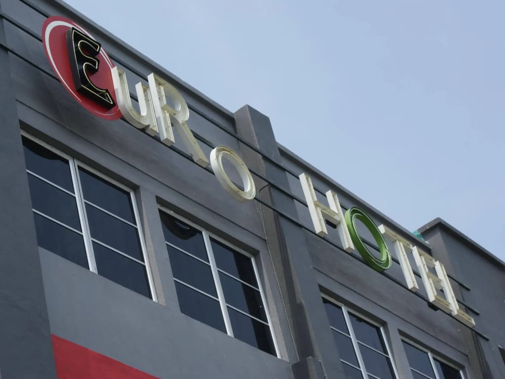 Oyo 90249 Euro Hotel (klang) - photo 1