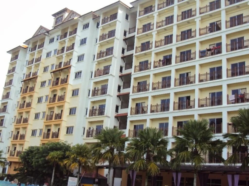 OYO HOME 90301 Suria Service Apartments @ Bukit Merak Laketown Resort - photo 1