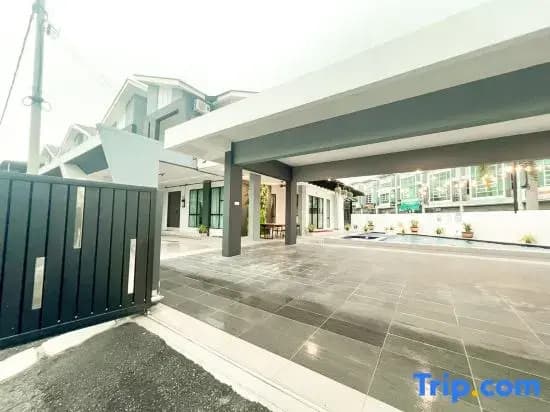 Ipoh Fairy Villa 3: Pool, Jacuzzi & KTV (23 people) - photo 2