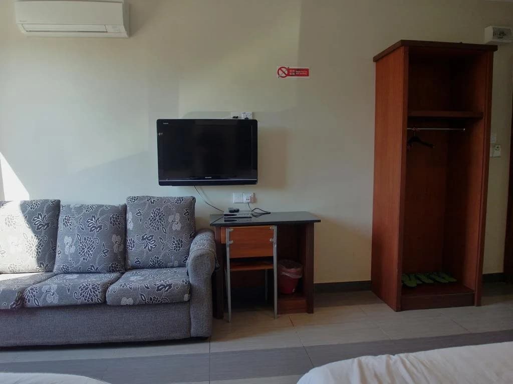 682 Lodge by OYO Rooms - photo 4