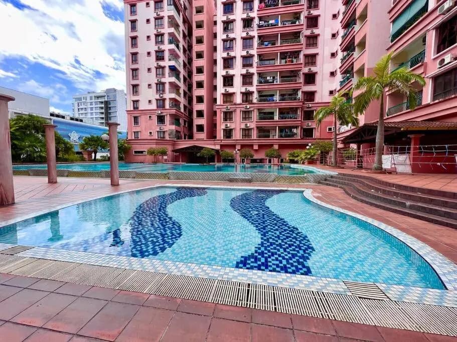 VACATION HOME PENTHOUSE MARINA COURT CONDO RESORT KOTA KINABALU 5 bedrooms 15 pax - photo 11