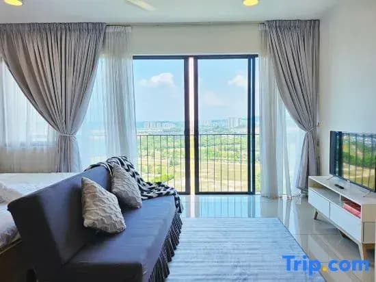 Minimalist studio @ Trefoil Setia Alam (linked bridge to Mall/Convention Centre/NIH/Peninsula) - photo 1