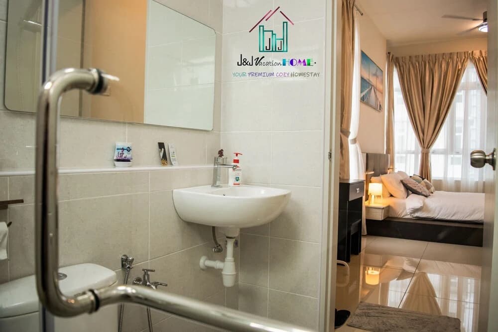 J&J Vacation Home @ Parkland Residences - photo 7