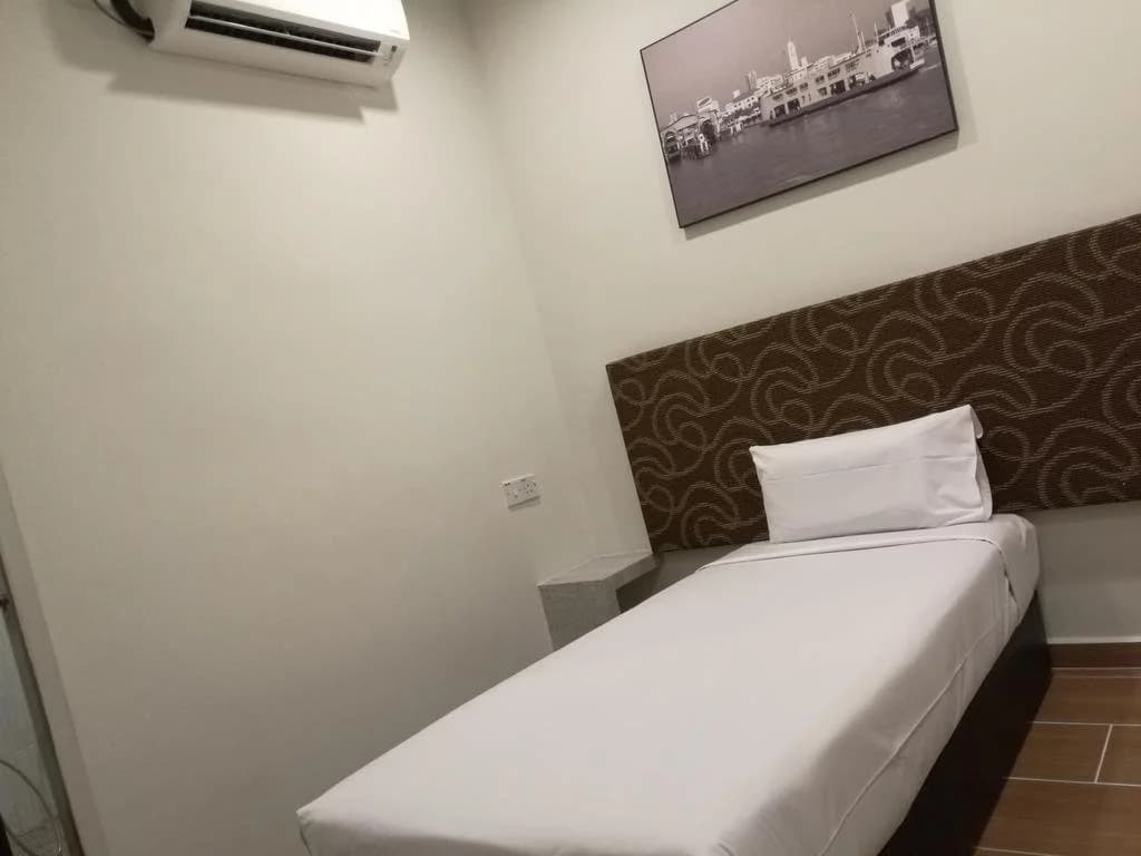 Station Gold Budget Hotel - photo 6