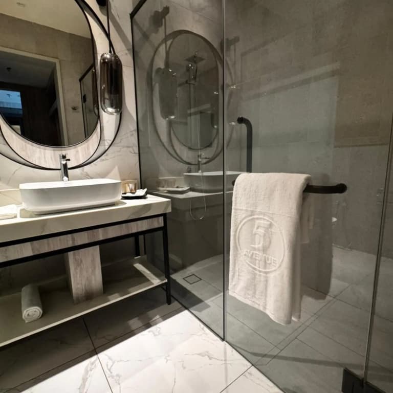 Fifth Avenue Hotel - photo 10