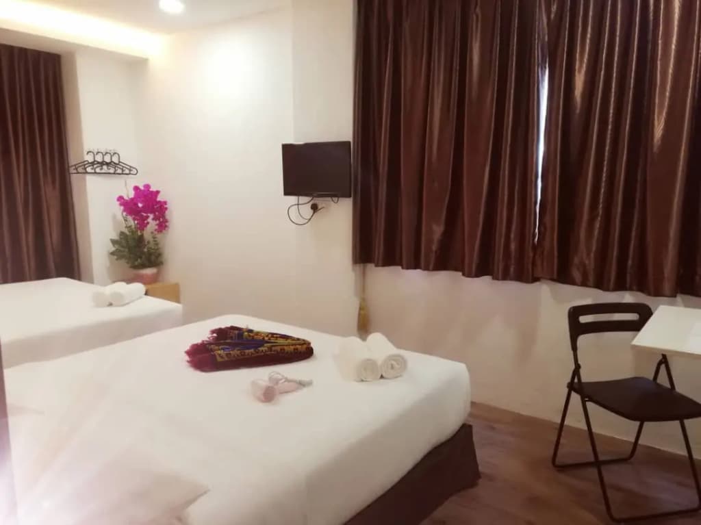 N City Hotel - photo 5