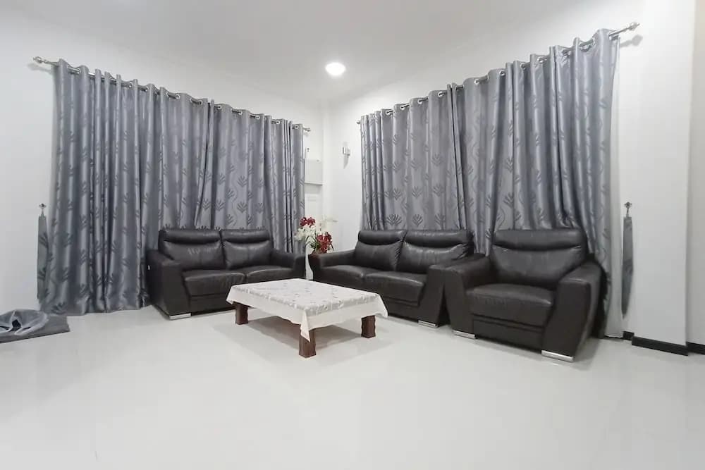 OYO 90203 Emma Sukma Homestay - photo 2