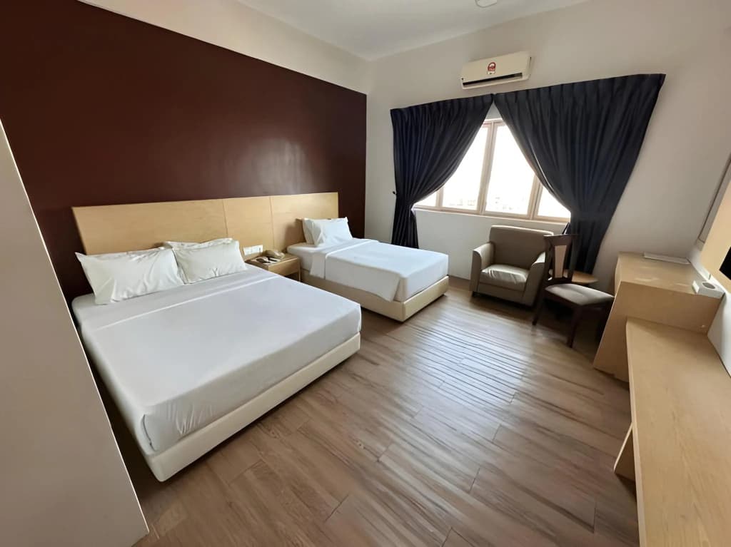 Summit Signature Hotel Batu Pahat - photo 2