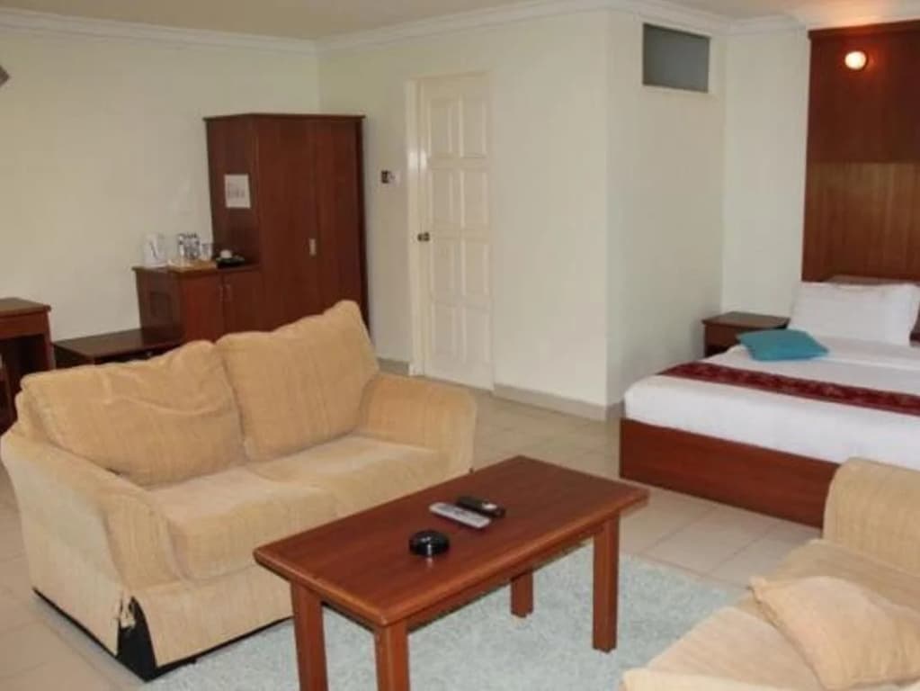 The Cottage Hotel - photo 14