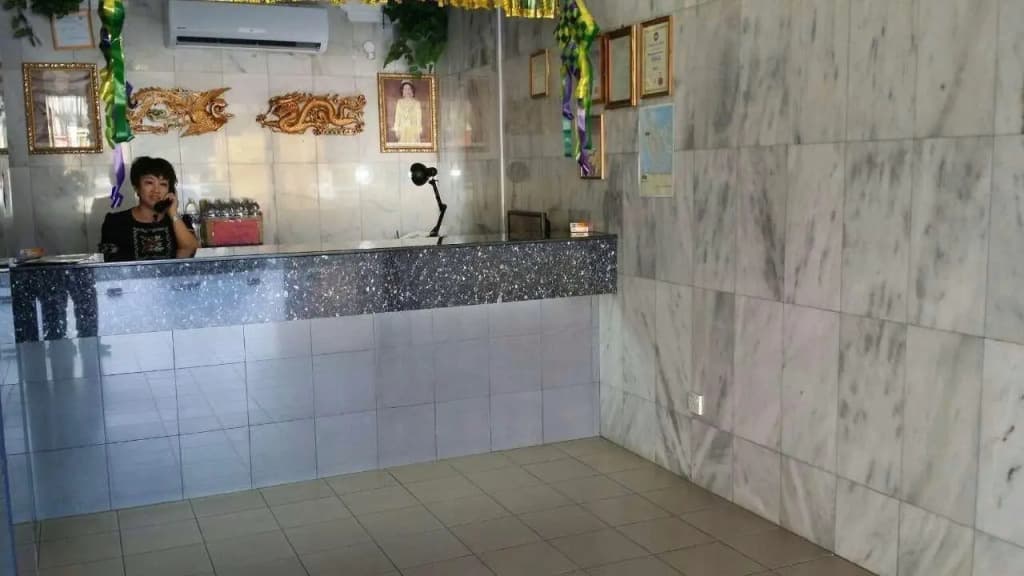 Dragon & Phoenix Hotel - photo 8