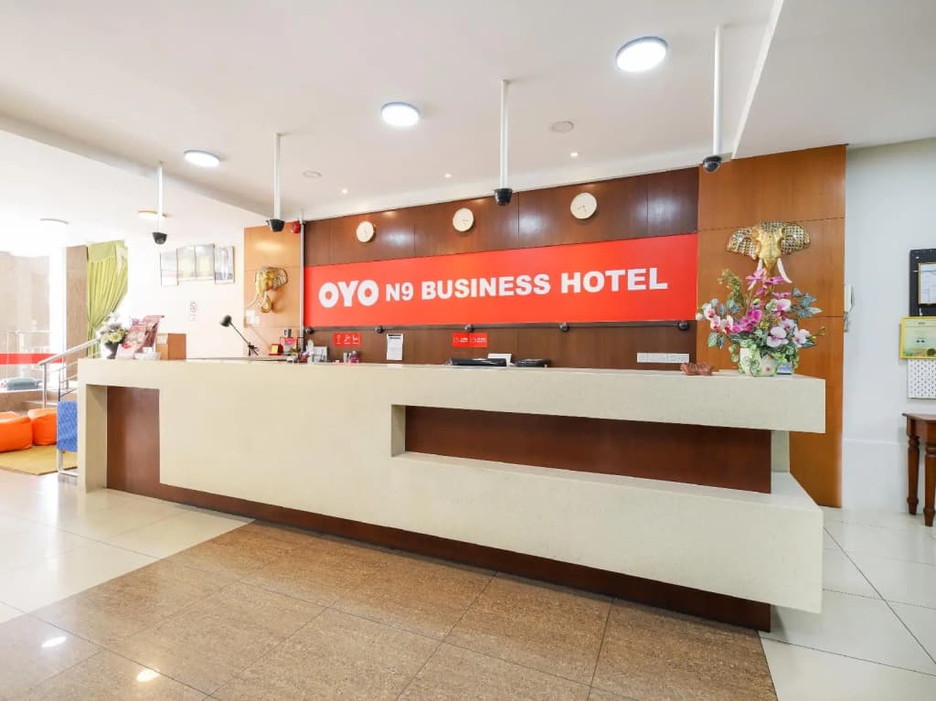 OYO 43955 N9 Business Hotel - photo 2