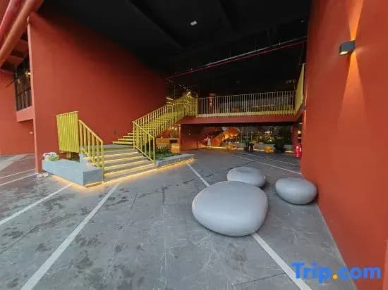 Piccadilly Greentown Premium Suites by IWH Suites - photo 9