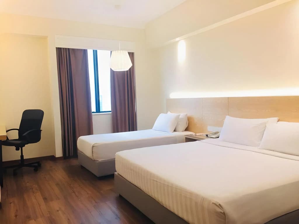 Crystal Crown Hotel - photo 5