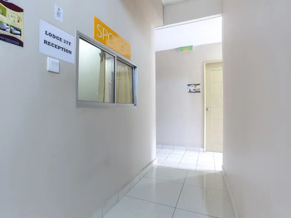 Lodge 37T by OYO Rooms - photo 7