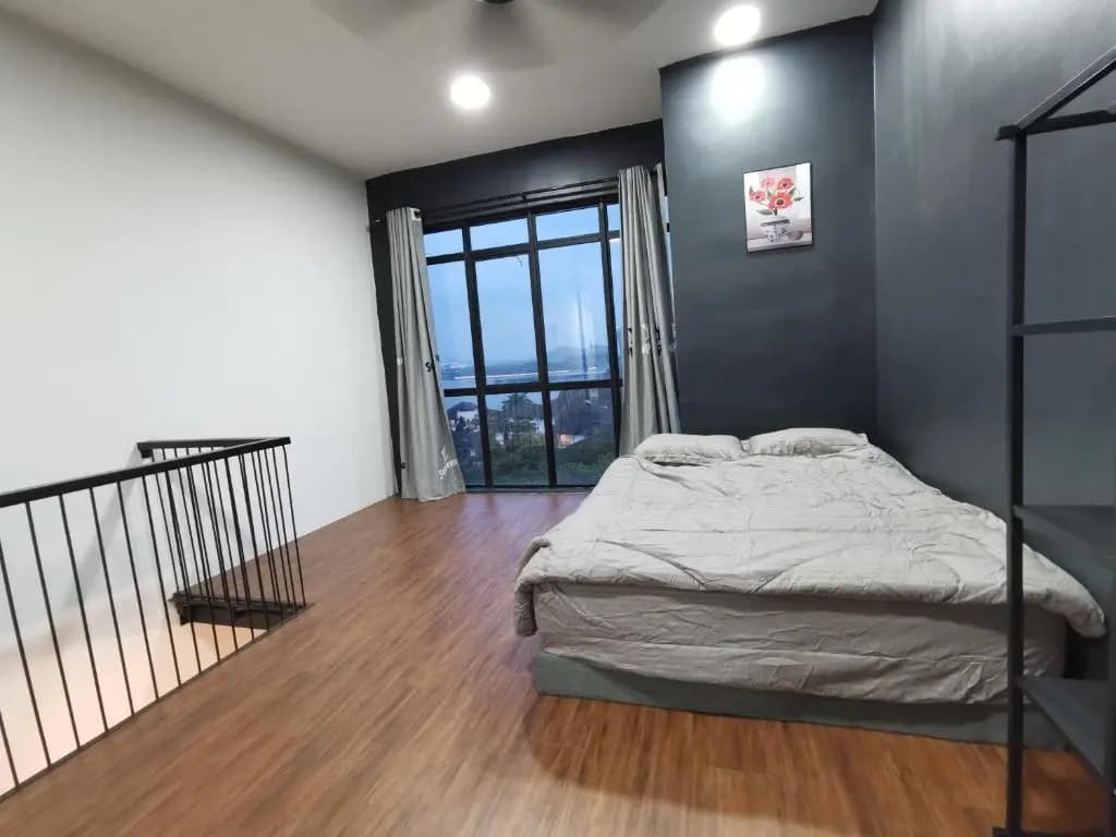Duplex Apartment Lakeview - Free Netflix & WiFi - photo 2