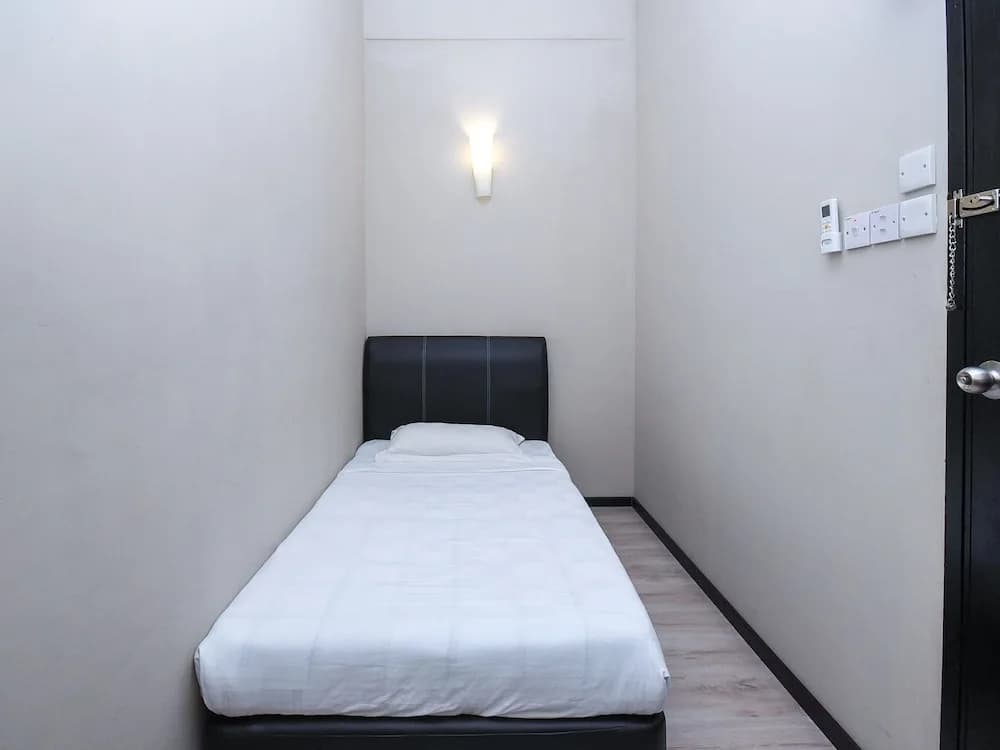 Lm Residence by OYO Rooms - photo 6