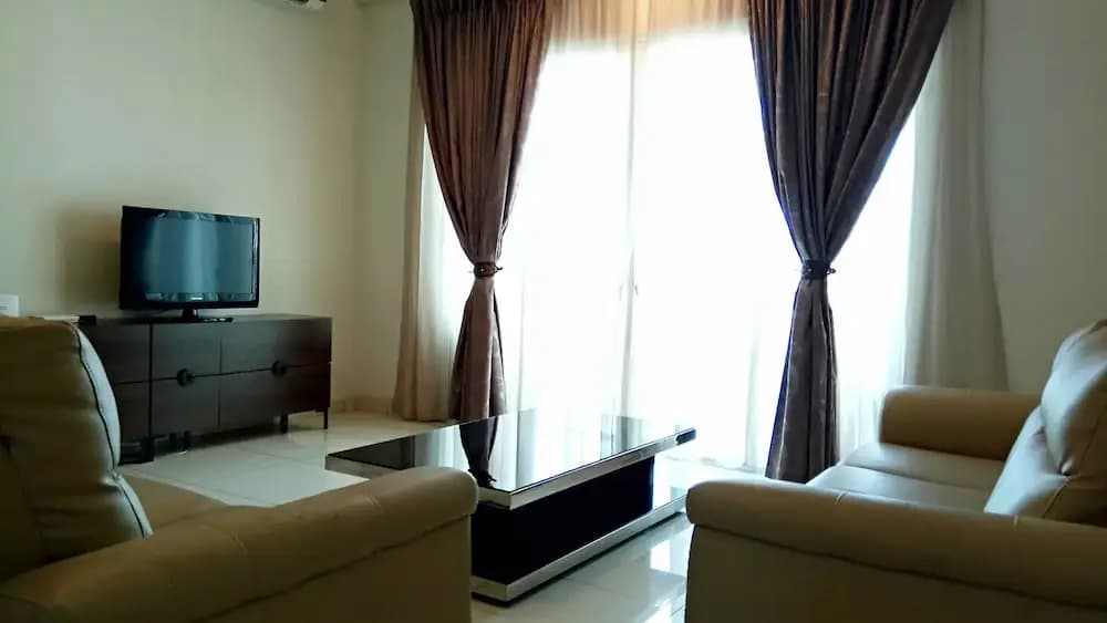 Ihost at Royal Regent - photo 7