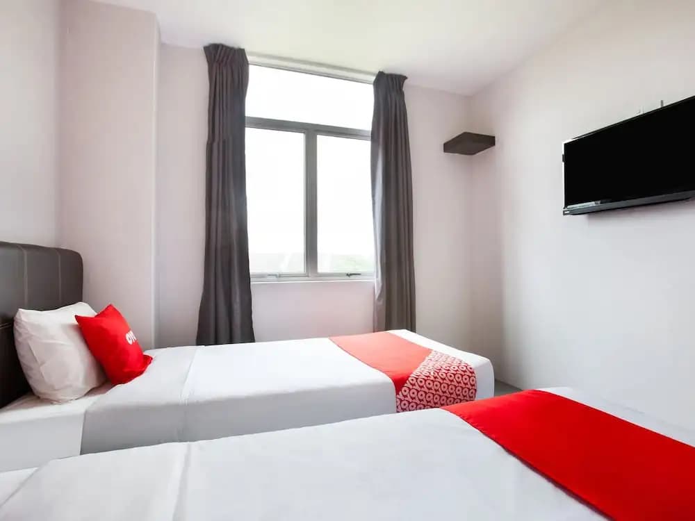 988 Hotel by OYO Rooms - photo 6