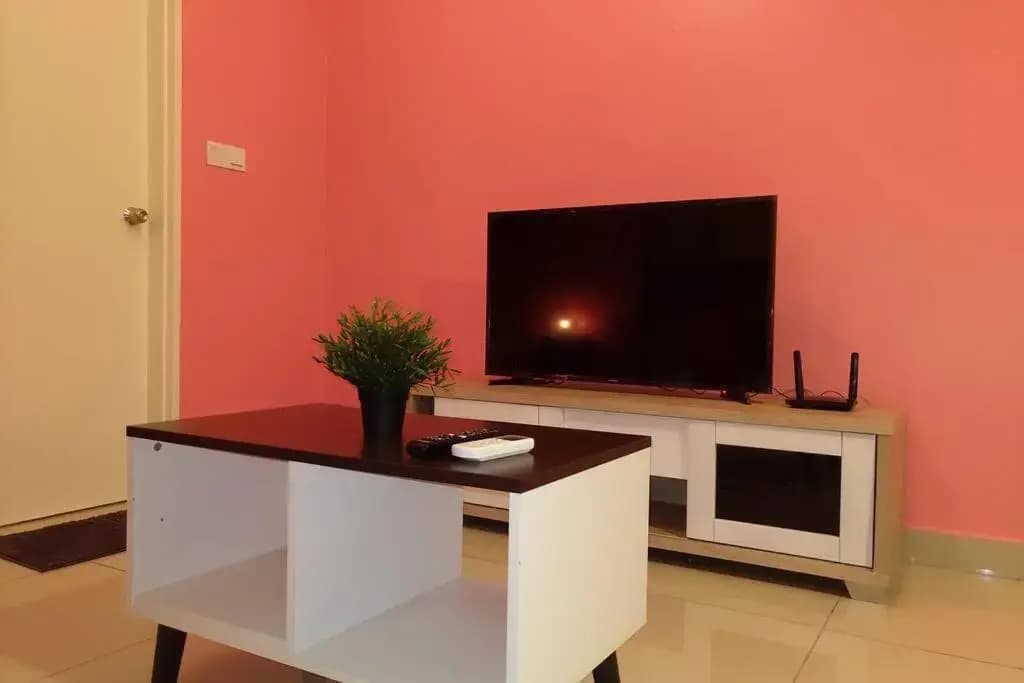 Amazing Lake view studio unit, Hyve,Cyberjaya, Free WiFi, Free Parking, Netflix, Pool - photo 2