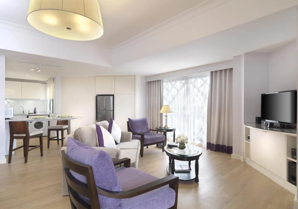 Ambassador Row Hotel Suites by Lanson Place - photo 3
