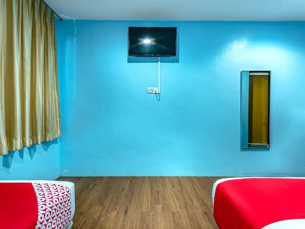 Mostyn Hotel by Oyo Rooms - photo 3