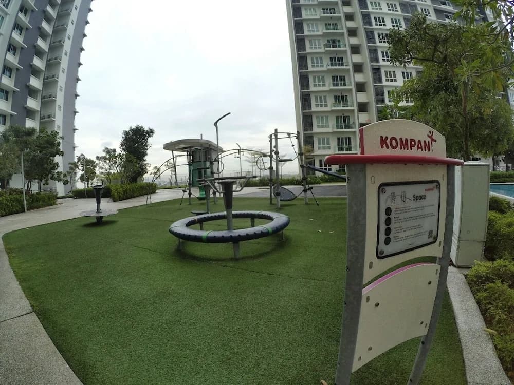 City Living with Panaromic Bay View @ Danga Bay - photo 17