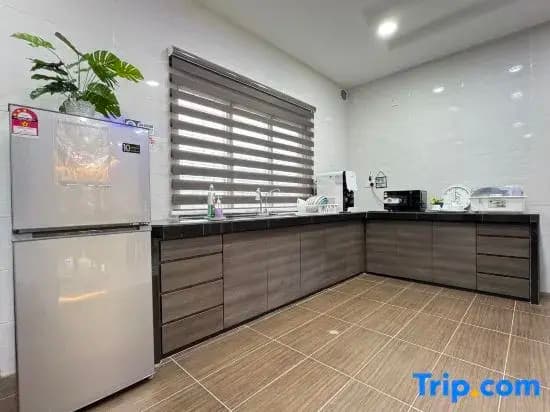 Taiping City Centre Landed Corner Lot for 12 Pax - photo 2