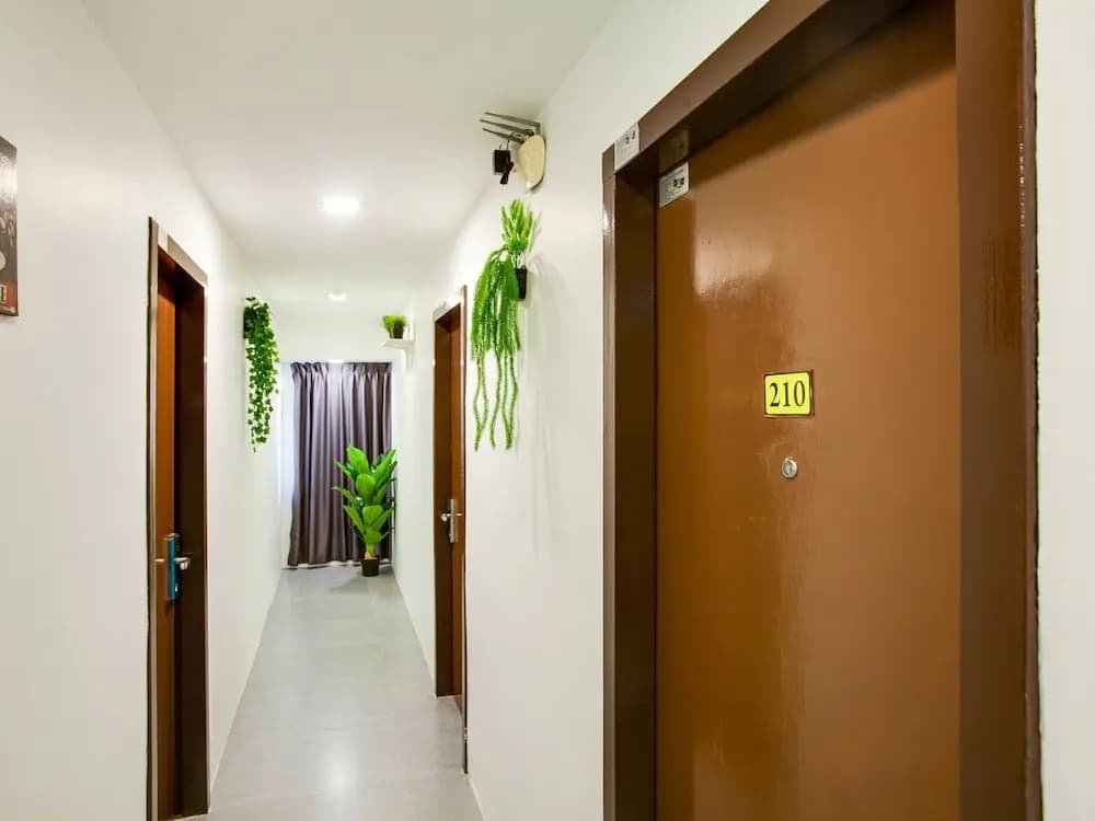 988 Hotel by OYO Rooms - photo 12