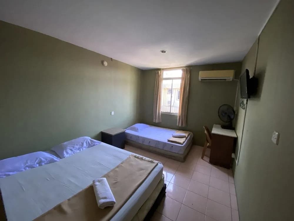 SPOT ON 89863 Hotel Fah Fah - photo 4
