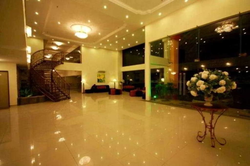 Goldsands Hotel - photo 2