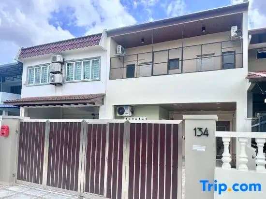 Balcony house JB Taman Sentosa 12 Pax - photo 1