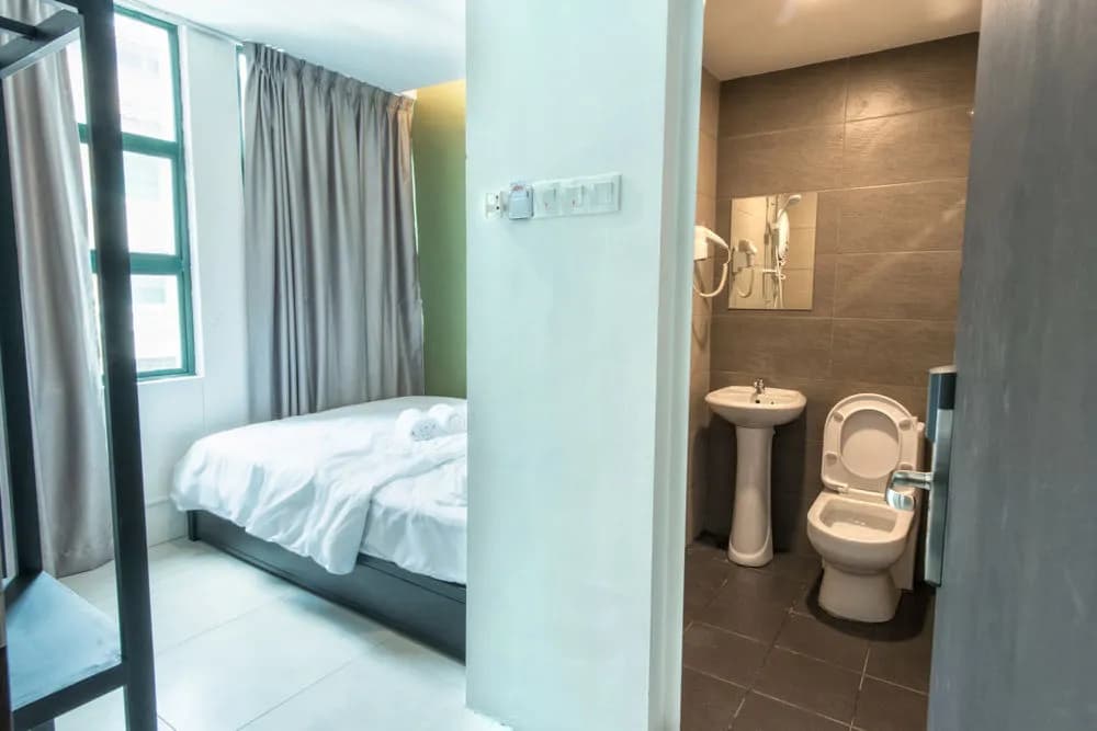 Econtel Queensbay - photo 10
