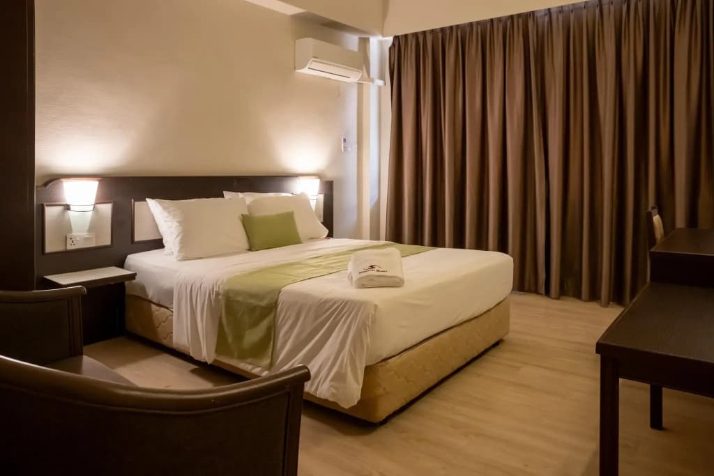 Somerset Hotel - photo 14