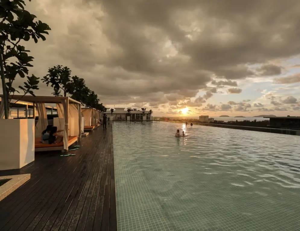 Sunset Rooftop 2 BR Suite - photo 9