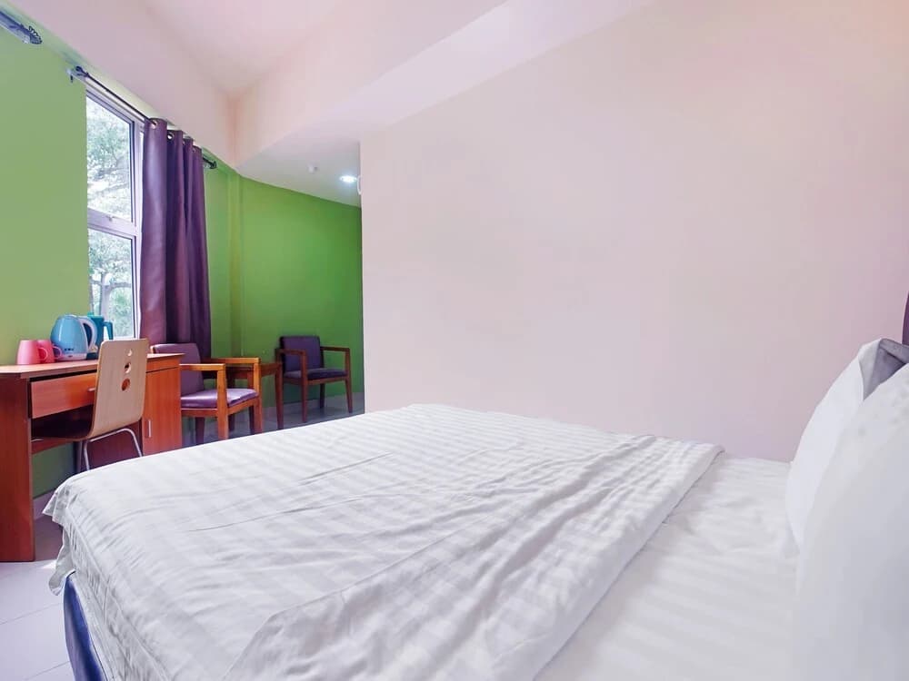 Hotel O Night Queen salak Tinggi - photo 3