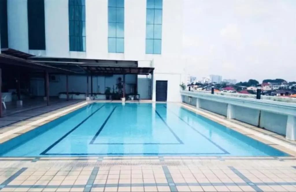 Crystal Crown Hotel - photo 14