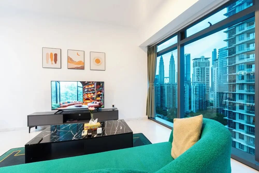 Moonway Luxury Suites At Eaton Residence - photo 2