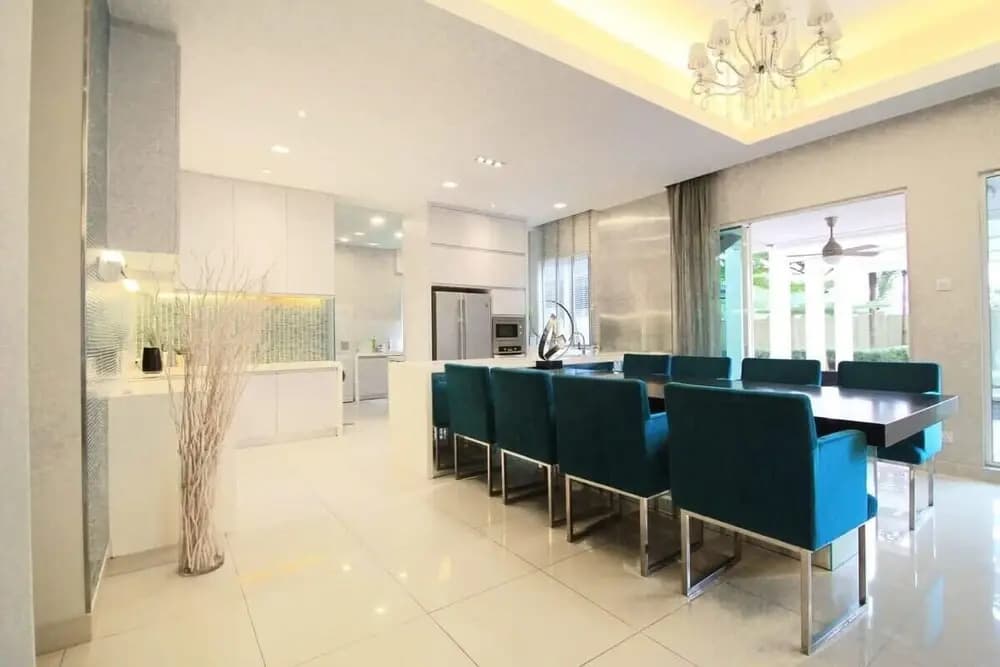 Chic 4BR Oasis With Gazebo, Your Dream Getaway - photo 11