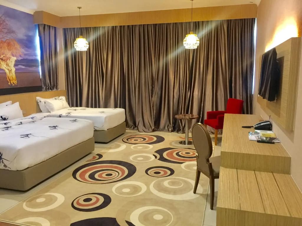 Hotel Holmes Gelang Patah - photo 1