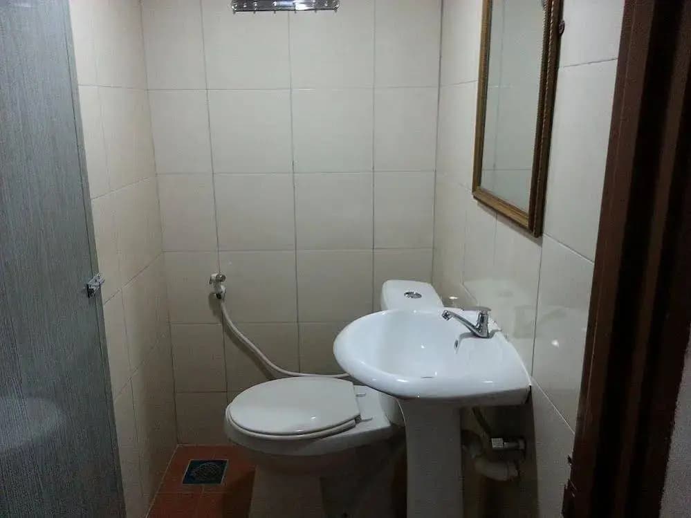 OYO 89850 Mutiara Motel - photo 8