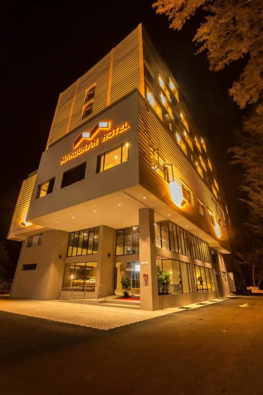 Mandurah Hotel - photo 1