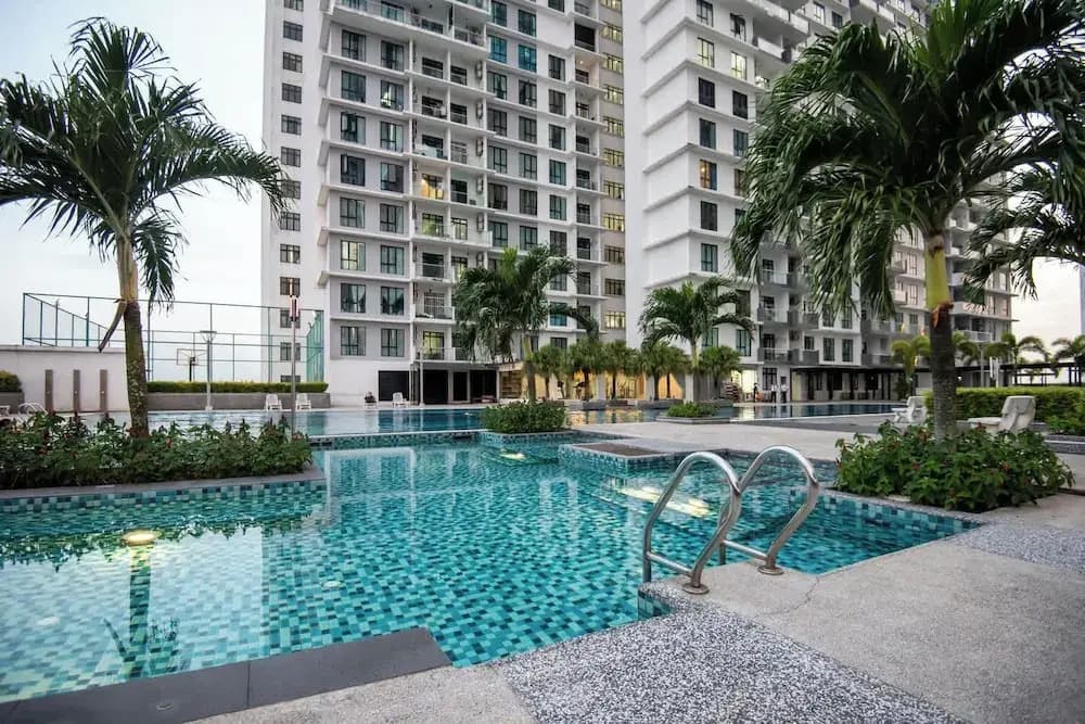 Stylish 4BR Near Paradigm Mall, Pool, Free Parking - photo 17