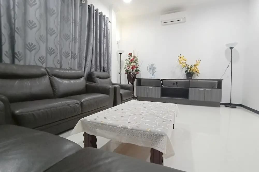 OYO 90203 Emma Sukma Homestay - photo 1