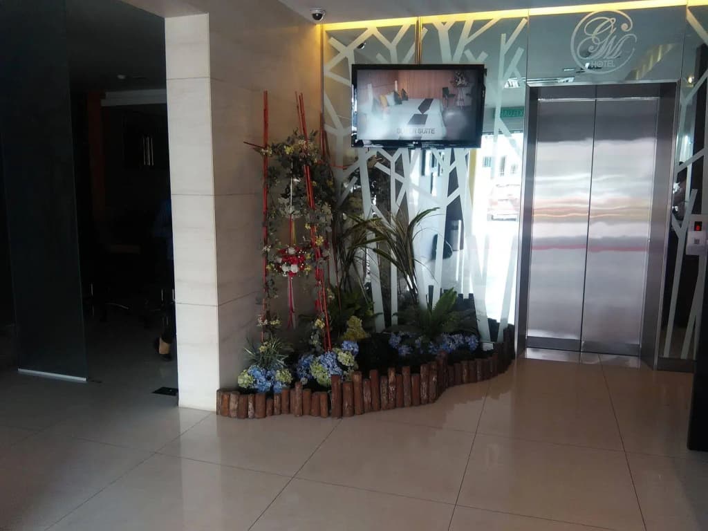 Grand Medallion Hotel - photo 2
