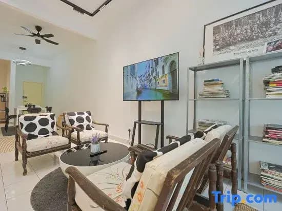 Green Villa Apartment by Favspace - photo 14