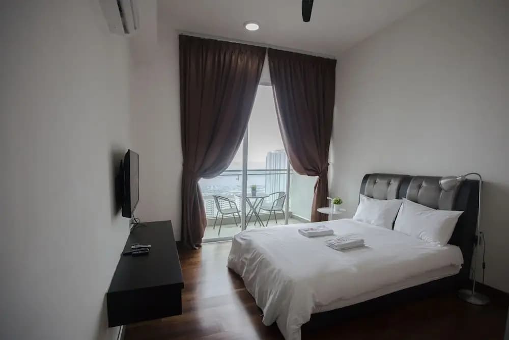 Paragon Suite by Superhost - photo 6
