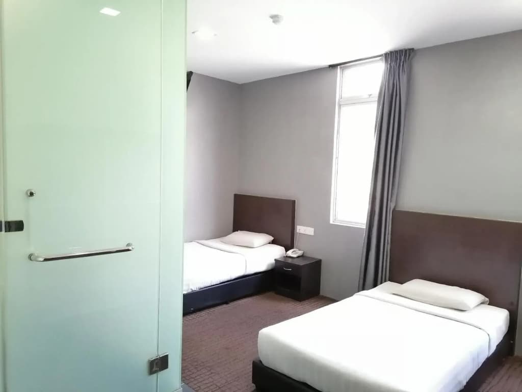 P Line Hotel - photo 3