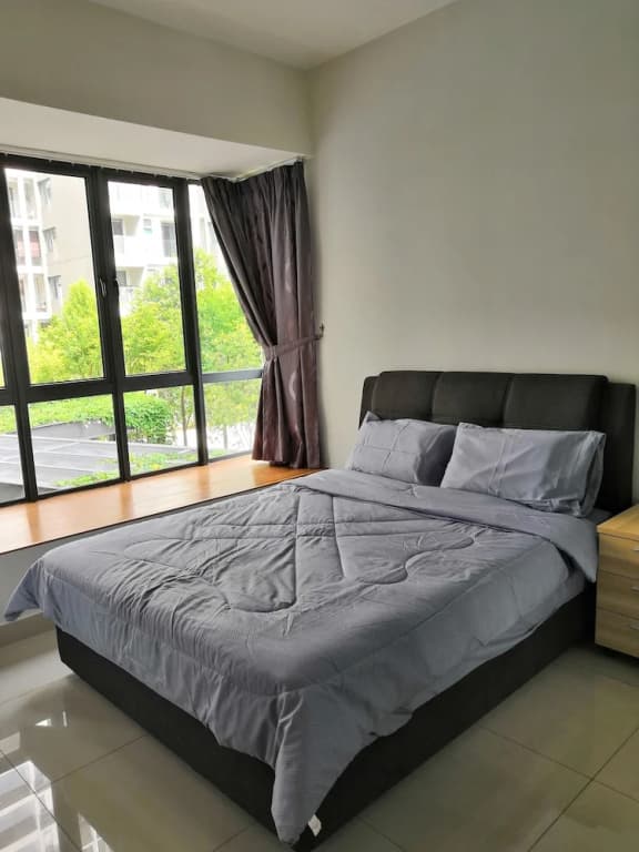 Univ 360 Cozy Apartment with Pool View - photo 4