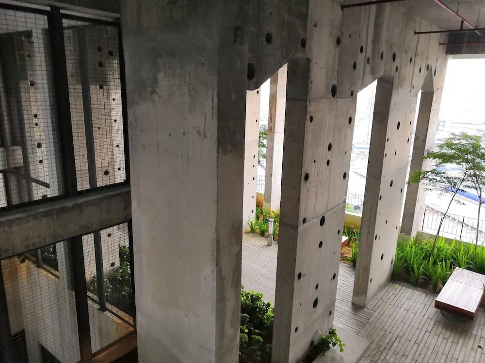 Univ 360 Cozy Apartment with Pool View - photo 17