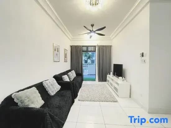 PLATINO SERVICE APARTMENT, 2BR Family Suite, Next to Paradigm mall JB with Big Patio & Pool Access - photo 1